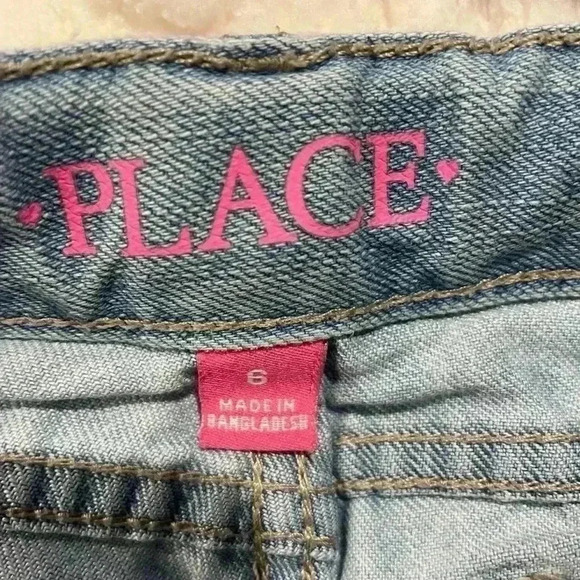 Bundle of 2 girls shorts Nike 6yrs and Children’s  place 6yrs - Picture 3 of 4